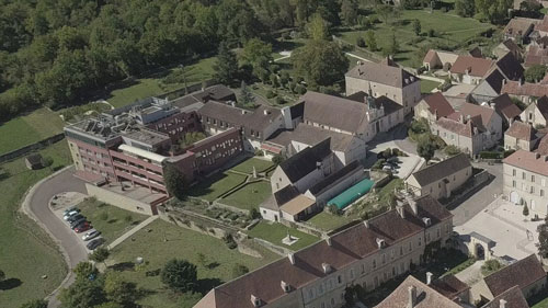 Vue aérienne hôpital Saint Sauveur à Moutiers St Jean en Côte d'Or